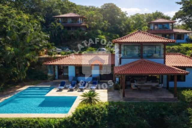 Casa 3 suítes Ferradura